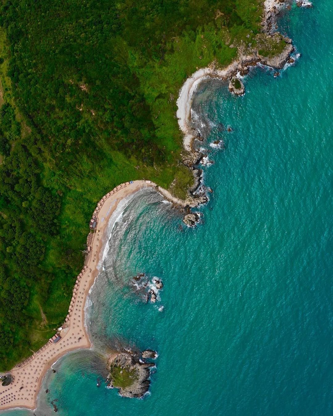 Akçakese Beach near Şile with white sand and Black Sea cliffs