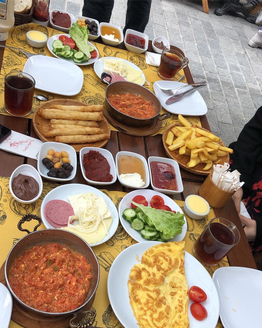  Karaköy Breakfast Street (Karaköy Kahvaltıcılar Sokağı)