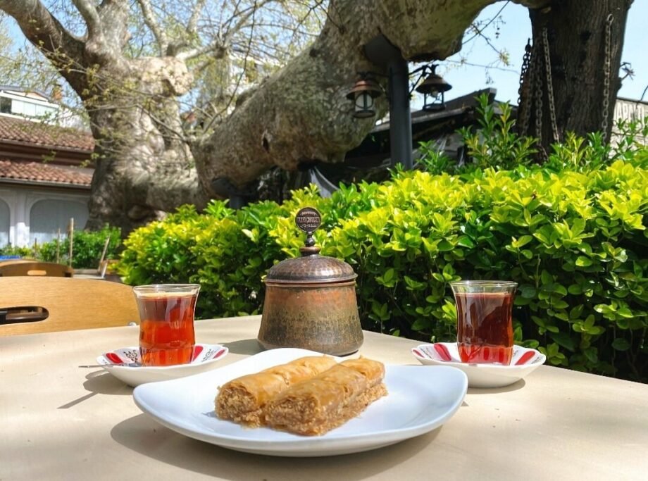 Historic Çınaraltı Café uskudar