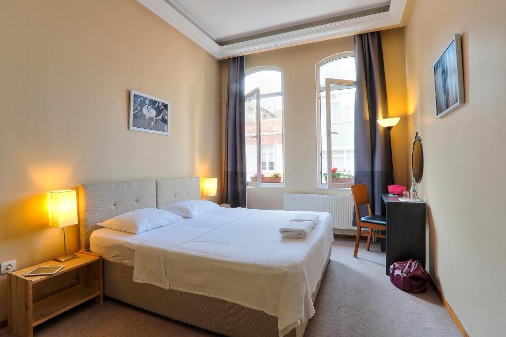 Hush Hostel Lounge 