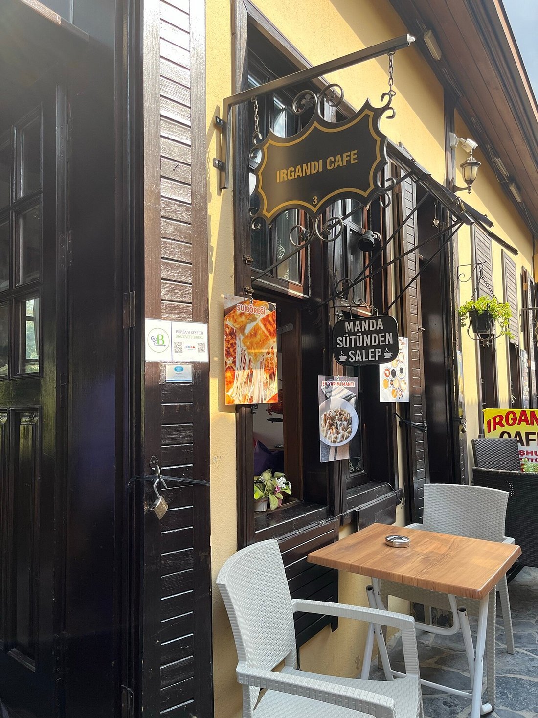Cafe near Irgandi Bridge