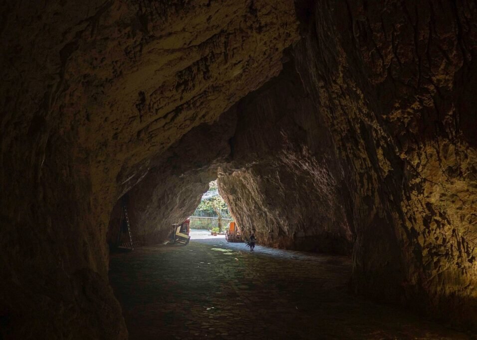  Oylat Cave