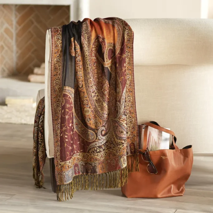 Pashmina shawl, one of best things to buy in Doha