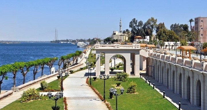 A stroll along the Corniche Luxor