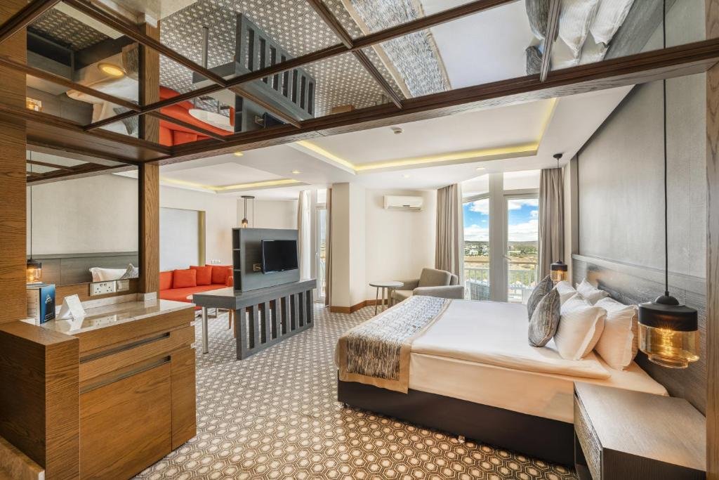 Salamis Bay Conto Hotel