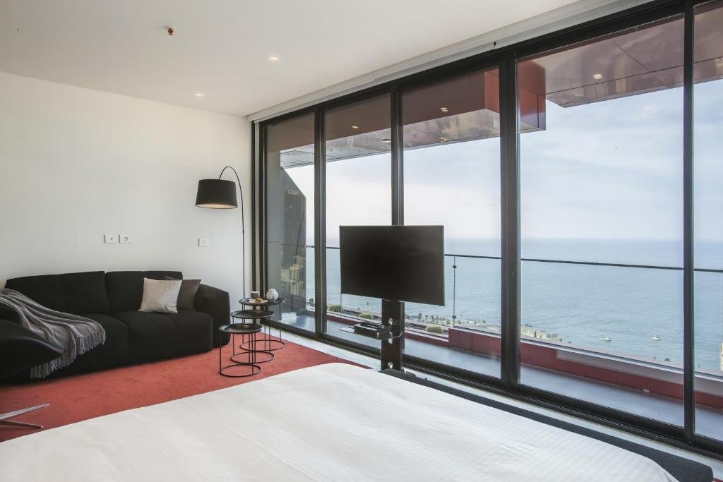 1866 Court & Suites 