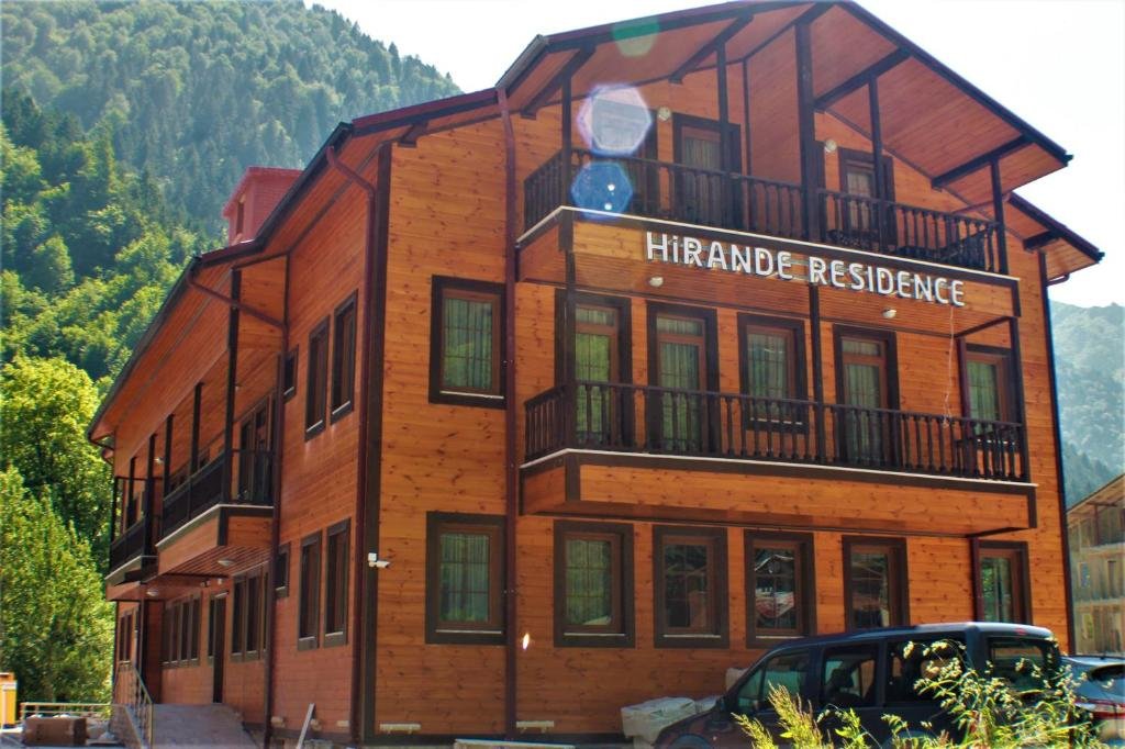Hirande Uzungol apartment room with warm wood tones and family-friendly space