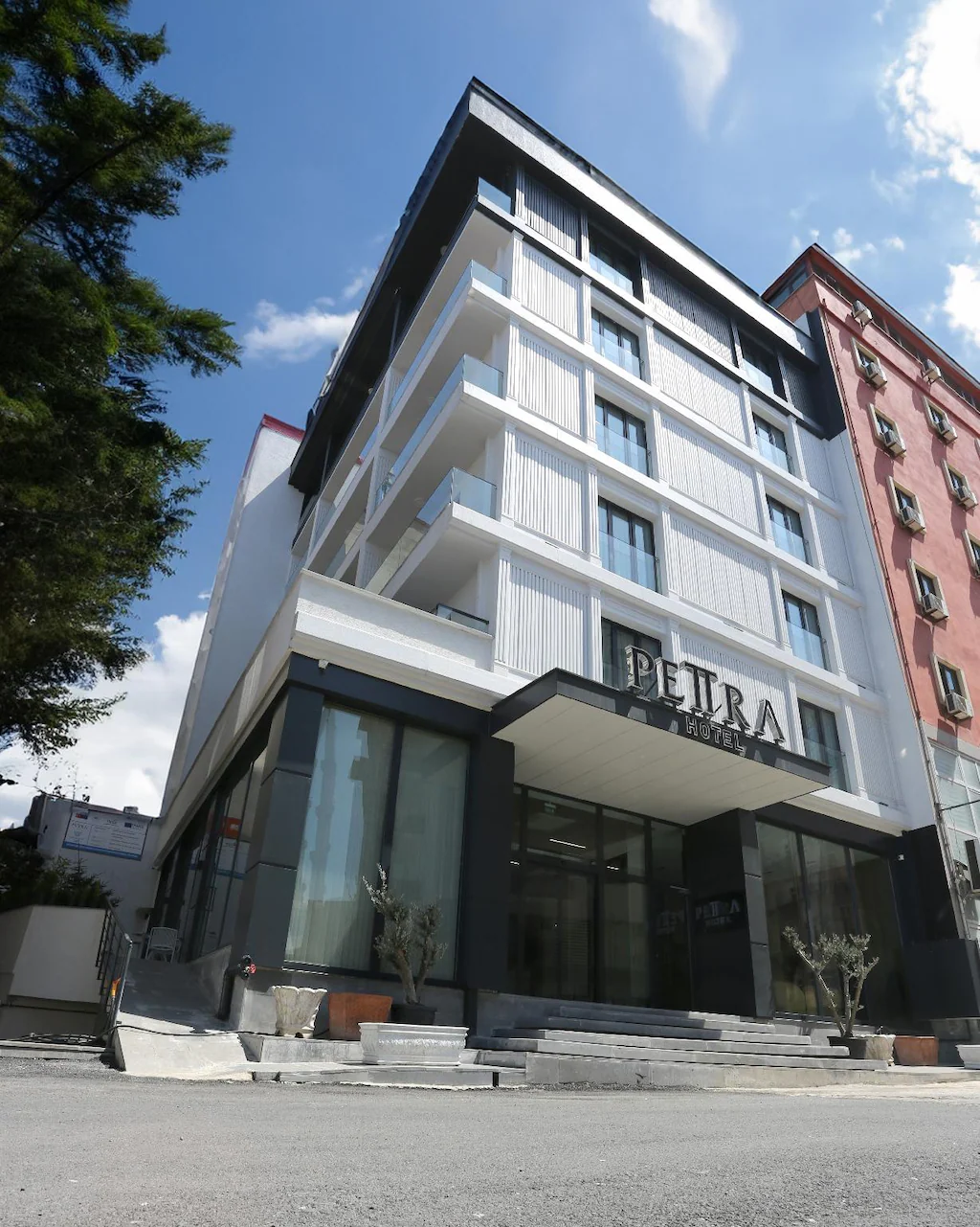 Petra Hotel Trabzon room with modern furnishings in Akcaabat