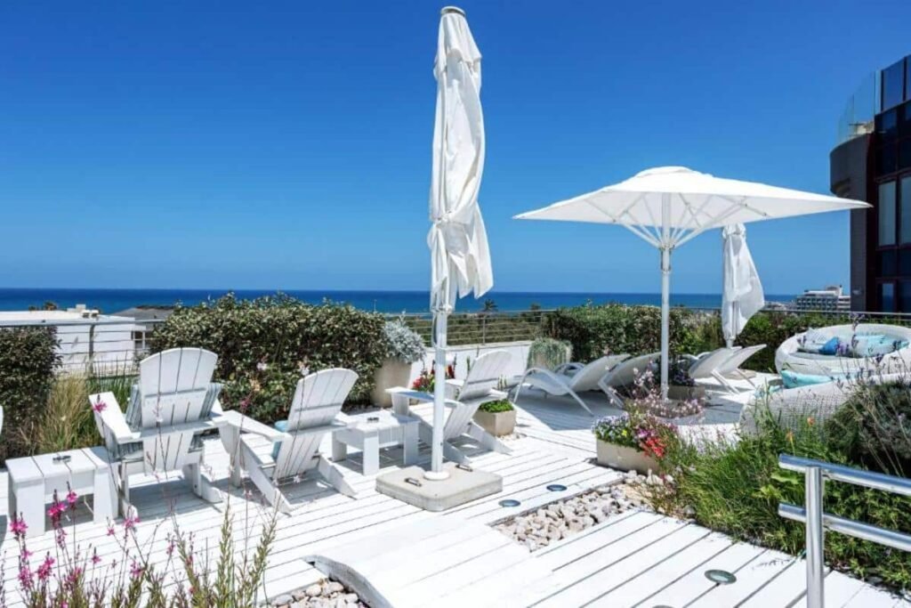 Relaxation and beach at the Shalom Hotel & Relax