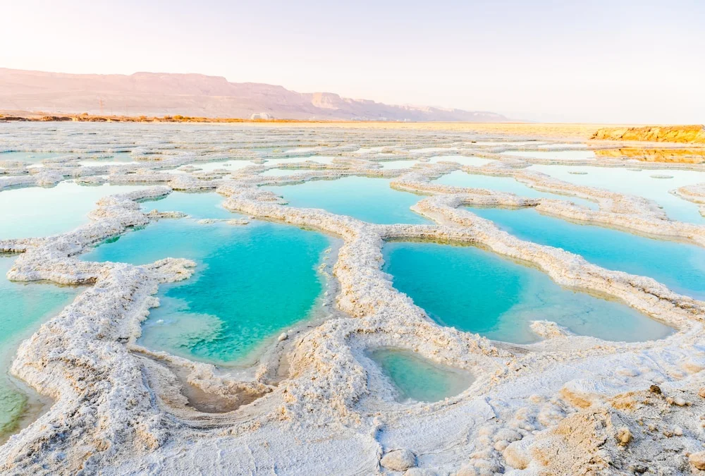 View over the Dead Sea near Masada and Ein Gedi, one of the most iconic day trips from Tel Aviv