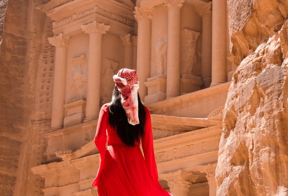How to Dress in Jordan as a Woman