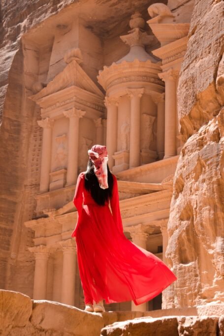 How to Dress in Jordan as a Woman
