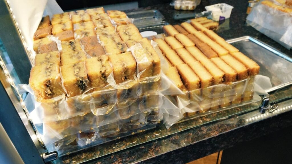 Şambali dessert slices with syrup and nuts in İzmir
