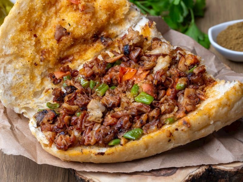 Grilled Turkish kokoreç served in bread with spices