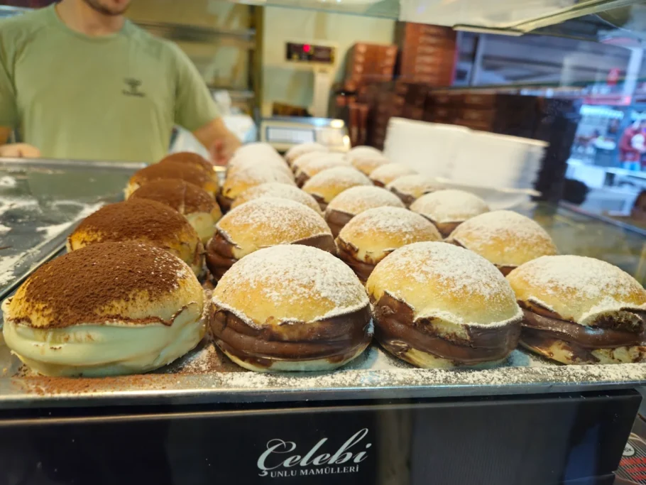 İzmir bombası cookies filled with molten chocolate at Çelebi Bakery