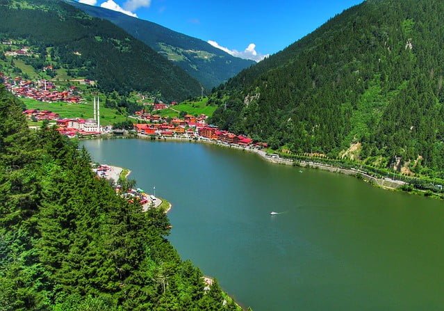 Uzungol lake in Trabzon surrounded by green mountains and village houses