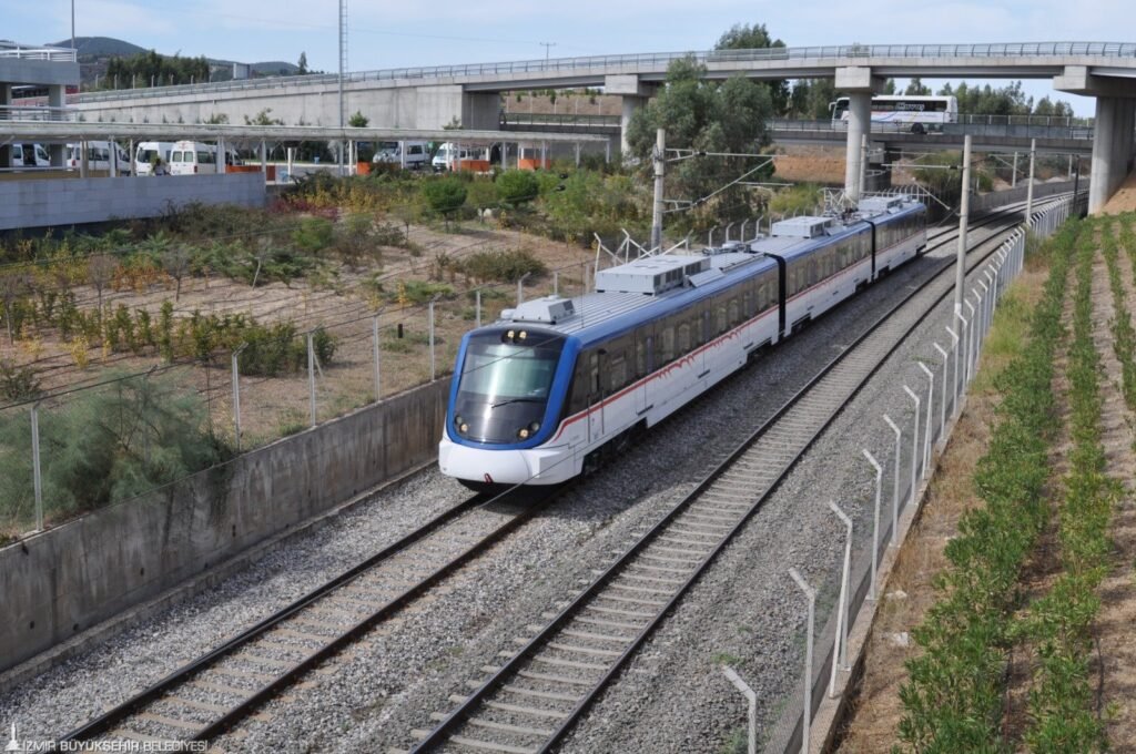 Family-friendly public transport in Izmir with kids
