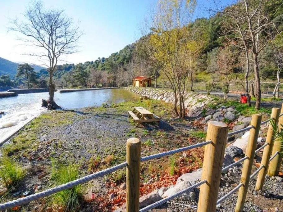 Ponds and picnic areas at Homer Valley in Bornova