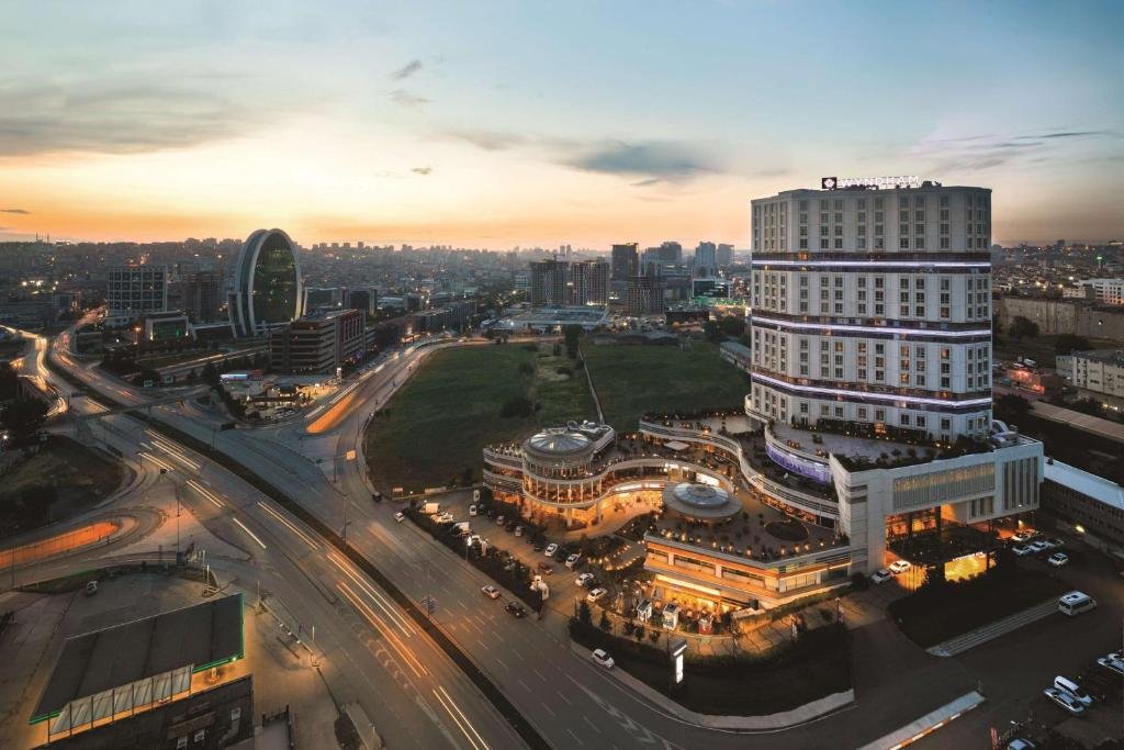 Wyndham Grand Istanbul Europe spacious hotel room in the Basın Ekspres area