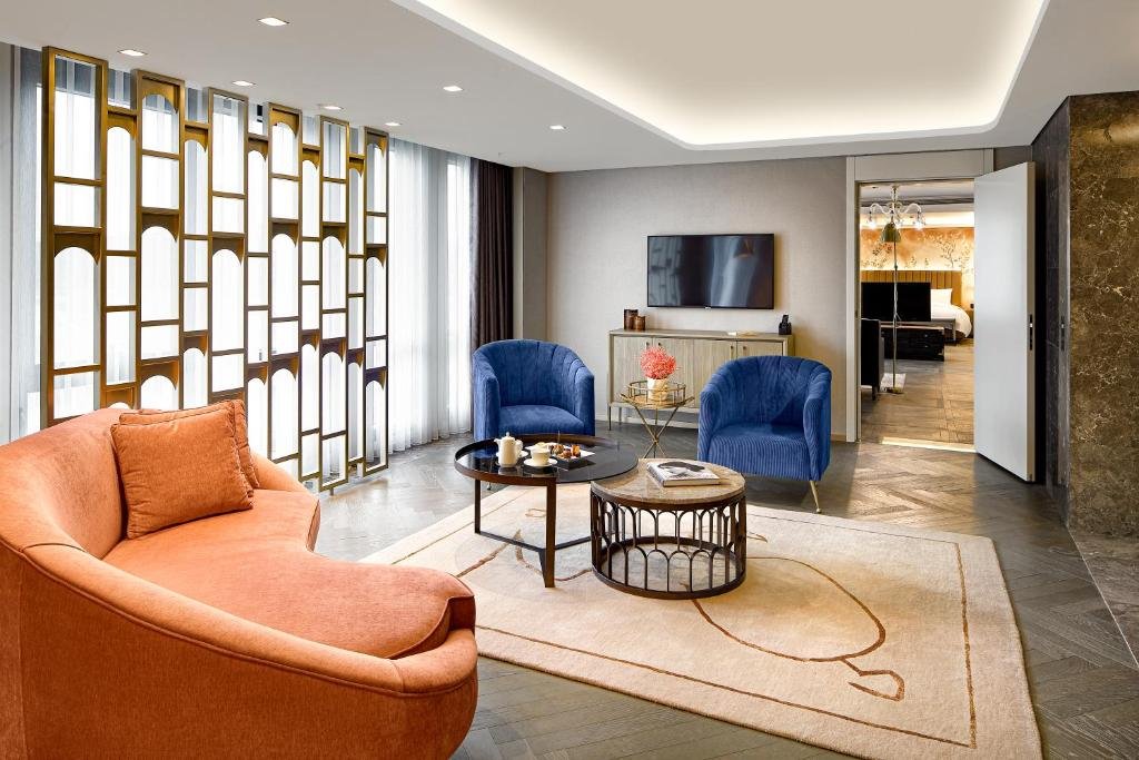Wanda Vista Istanbul large hotel lobby with contemporary design