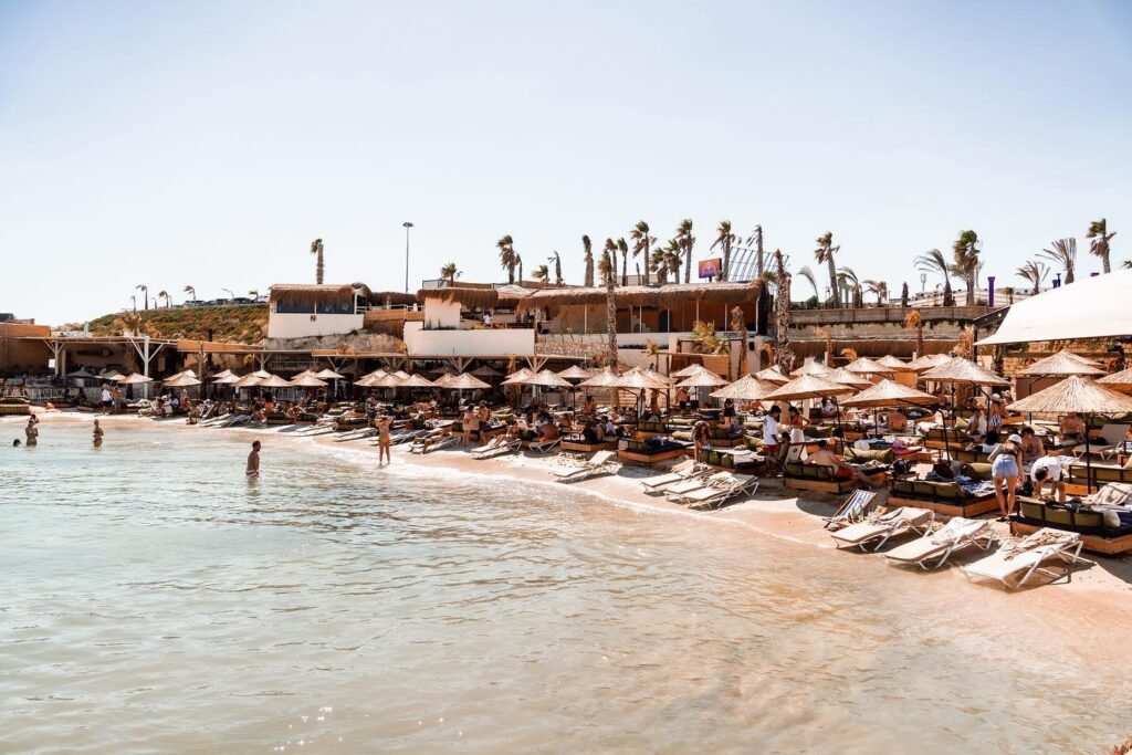 Ojo Alaçatı beach club in Çeşme with modern seaside decor