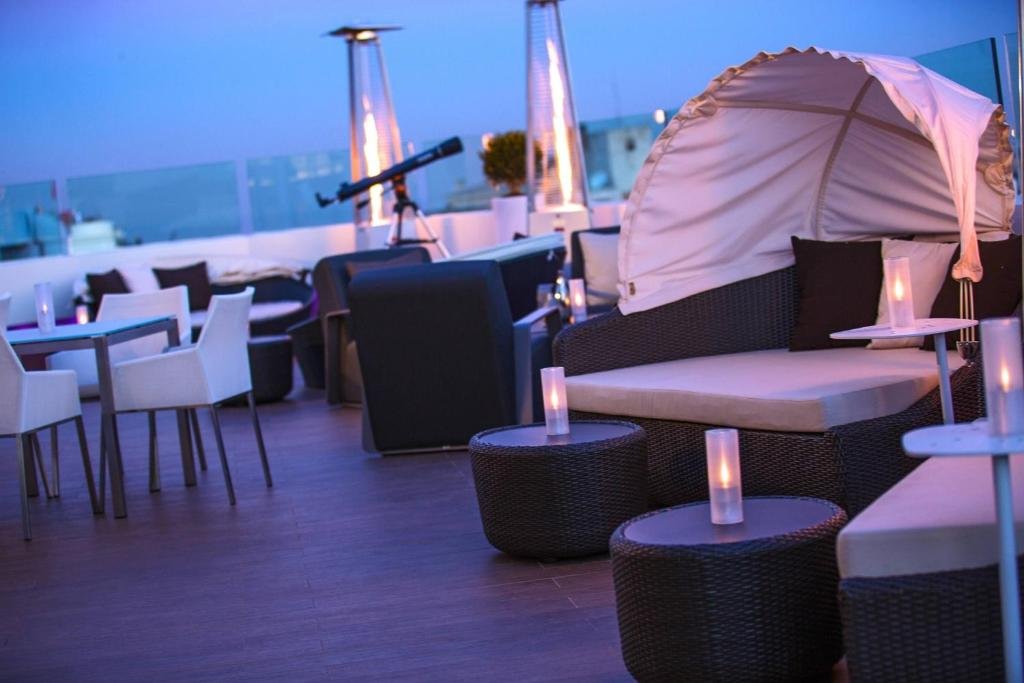 Renaissance Izmir Hotel luxury guest room with contemporary city hotel design