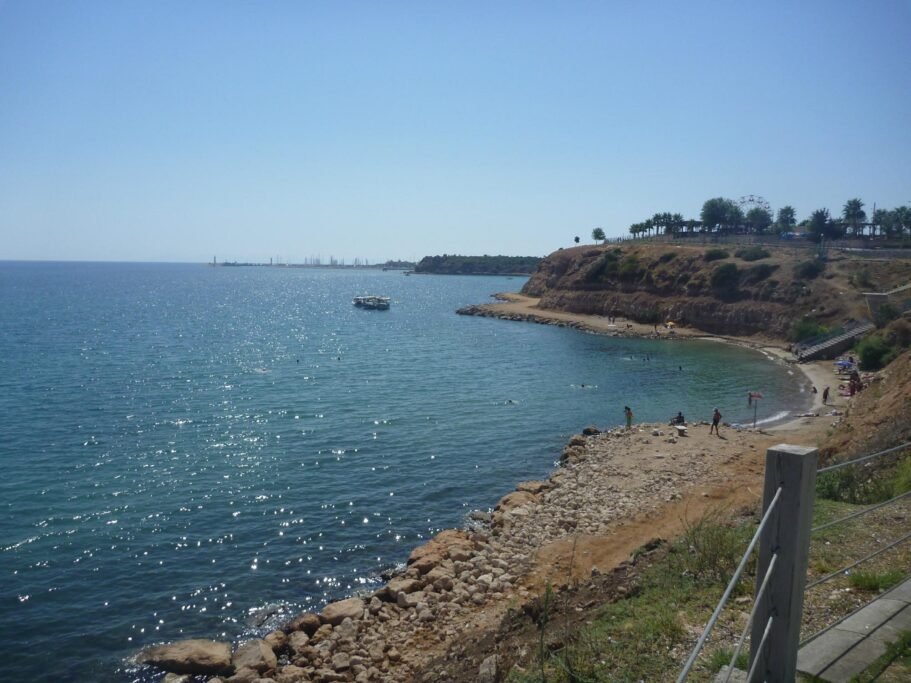 Altınkum Beach in Çeşme with golden sand and clear cold water