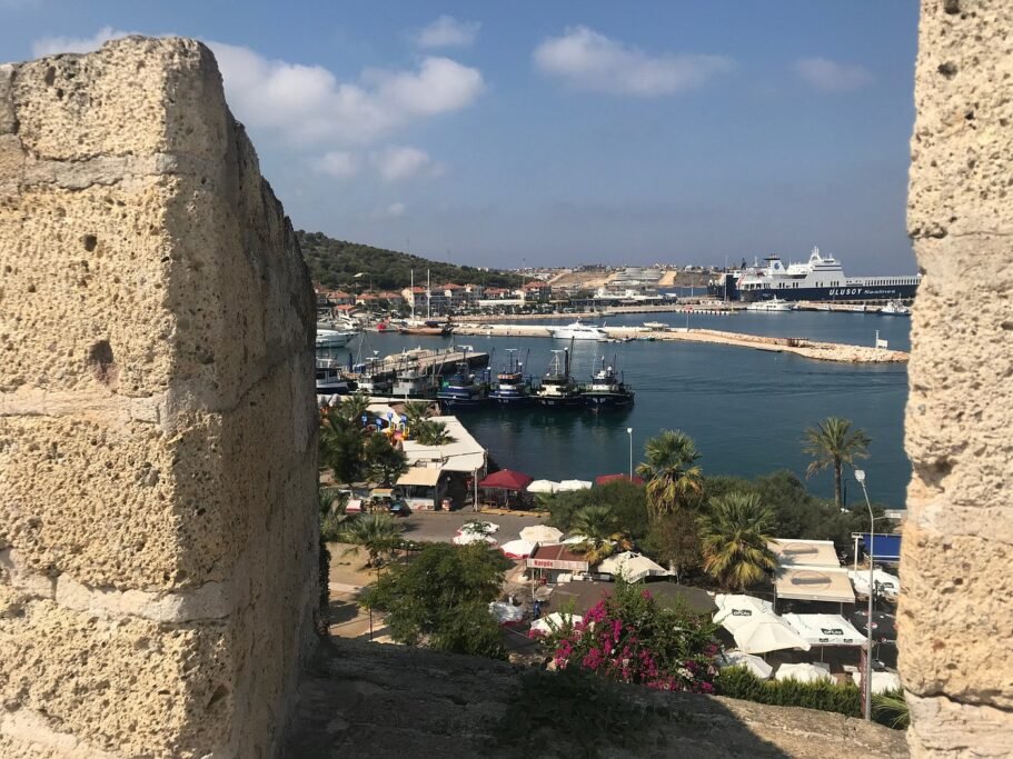 Cesme Castle near family-friendly beaches on the Cesme Peninsula