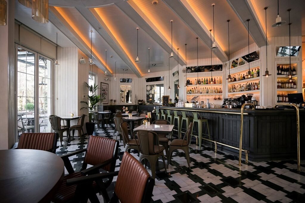 La Gioia Cafe and Brasserie in Ankara with refined dining room and elegant table setting