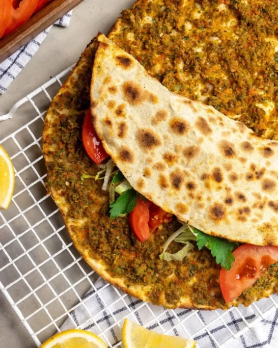 Kilisli Ömer Usta lahmacun in Ataşehir Istanbul with thin crispy dough