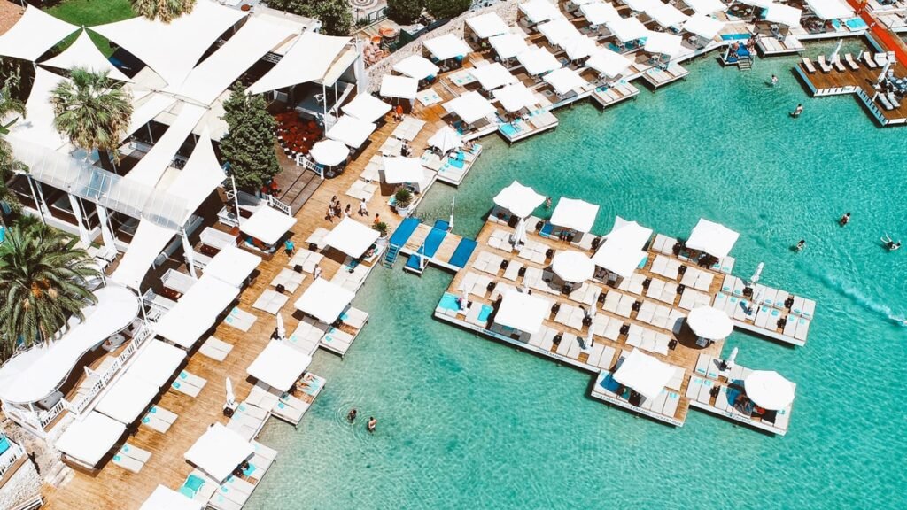 Sole Mare Beach Club in Aya Yorgi Çeşme with calm sandy beach